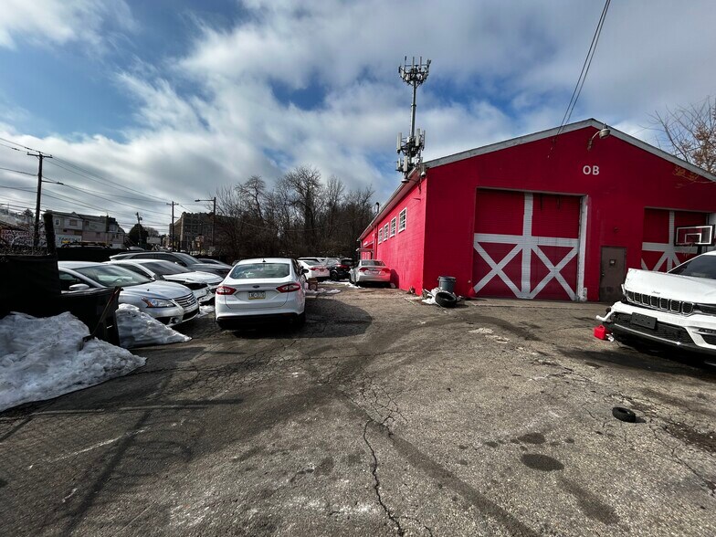 More Photos Of 5623 Lancaster Ave, Philadelphia Distribution For Sale