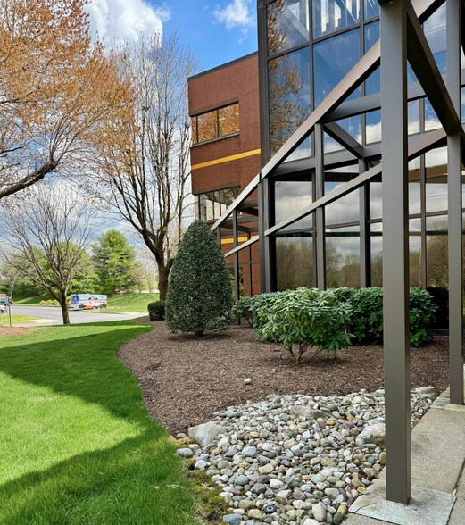 More Photos Of 2127 Espey Ct, Crofton Medical For Lease