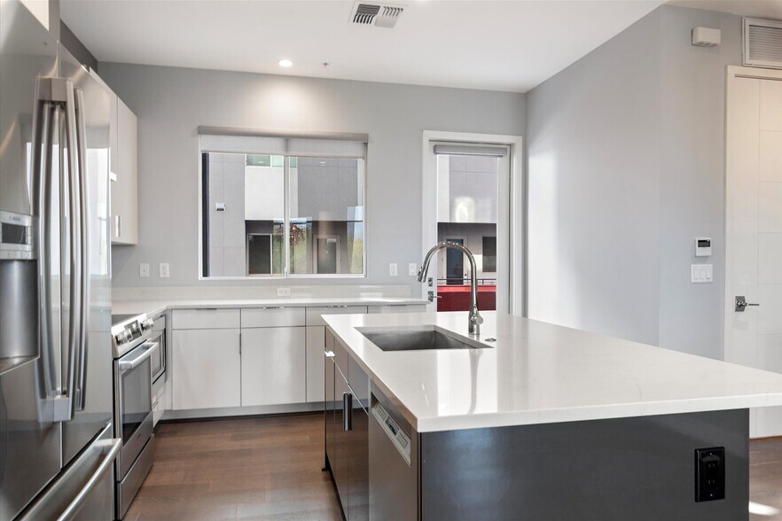 More Photos Of 16580 N 92nd St, Scottsdale Office Residential For Lease