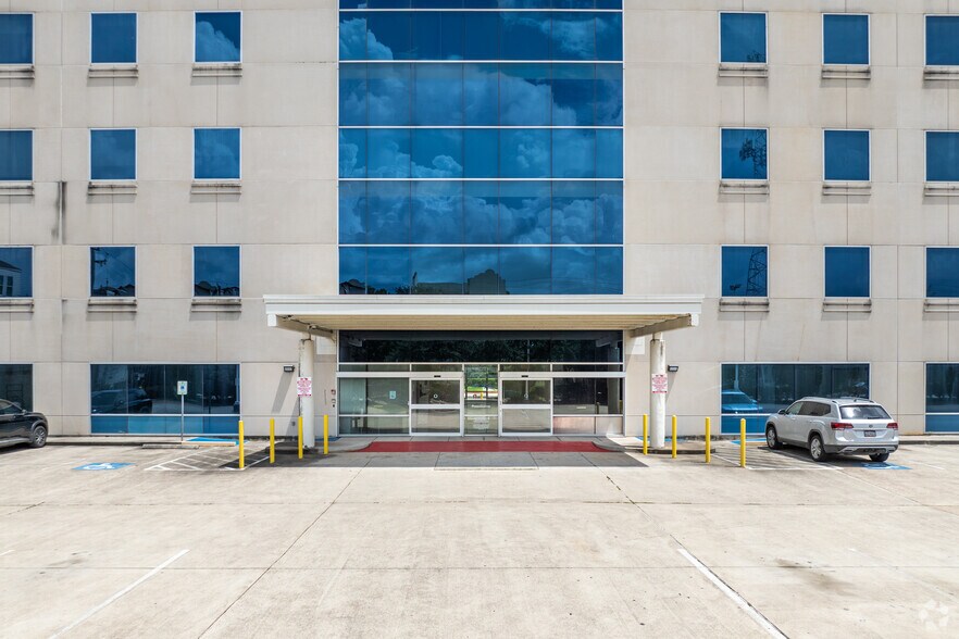 More Photos Of 1800 W 26th St, Houston Medical For Lease
