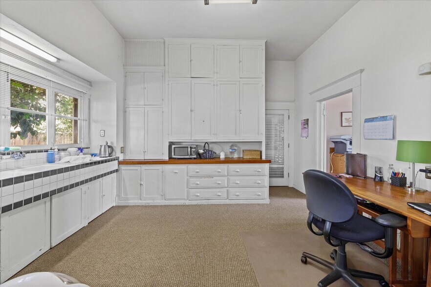 More Photos Of 1701 F St, Bakersfield Office For Sale