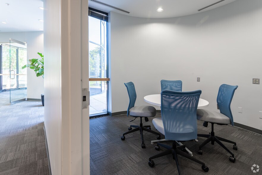 More Photos Of 8201 Corporate Dr, Landover Office For Lease