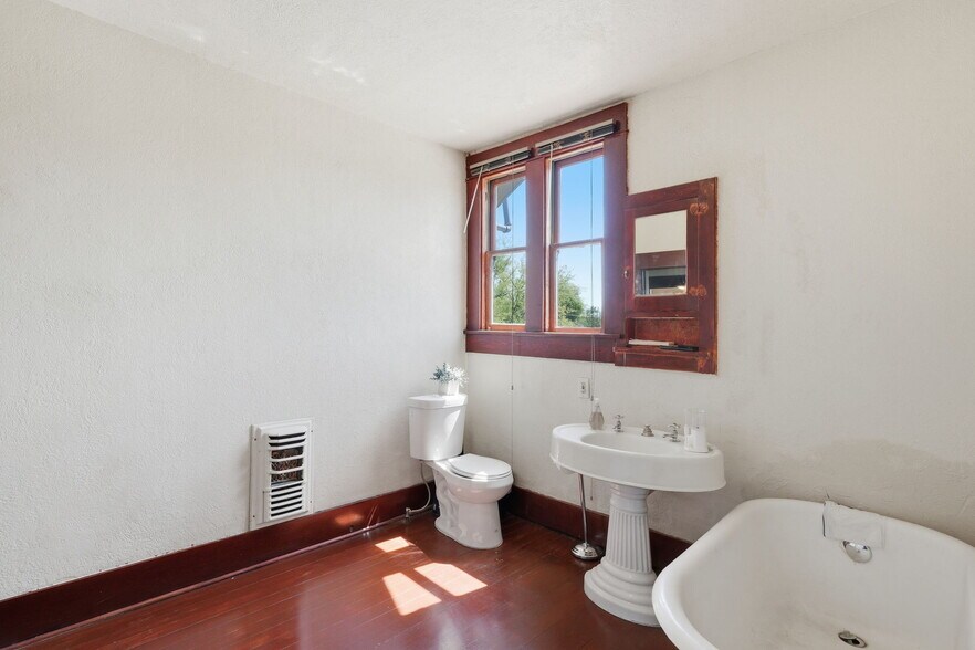 More Photos Of 1004 N 6th Ave, Tucson Office For Sale