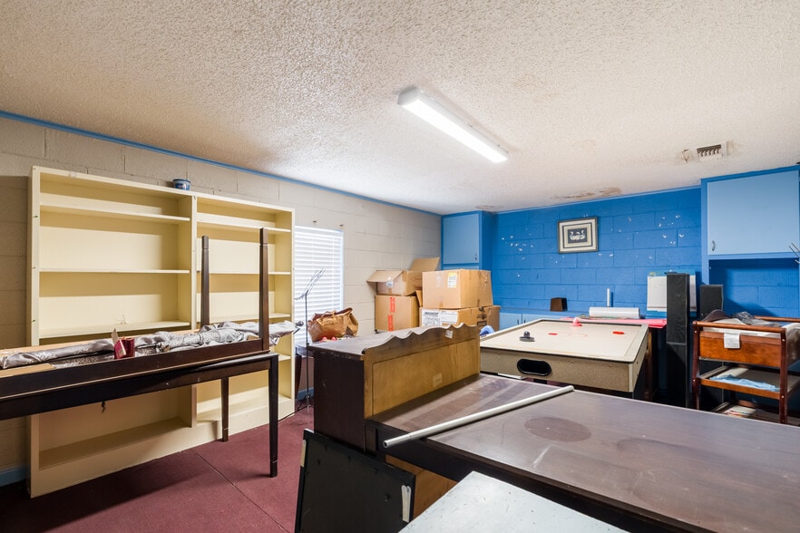 More Photos Of 1809 34th St, Lubbock Religious Facility For Sale