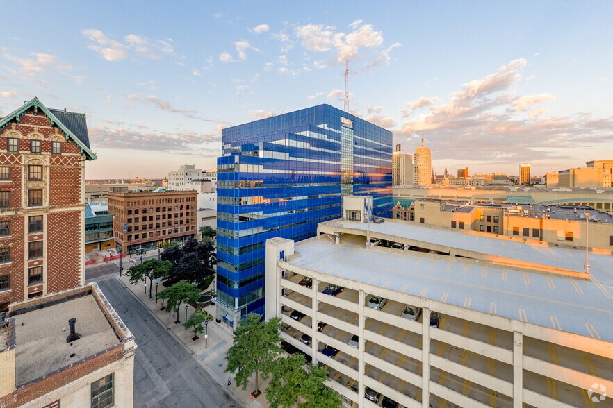 More Photos Of 310 W Wisconsin Ave, Milwaukee Office For Lease