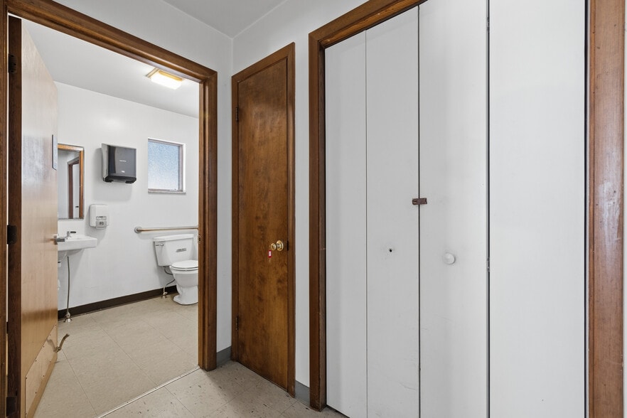 More Photos Of 101 W 9th Ave, Homestead Office For Sale