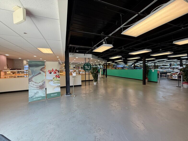 More Photos Of 711 Keeaumoku St, Honolulu Freestanding For Lease