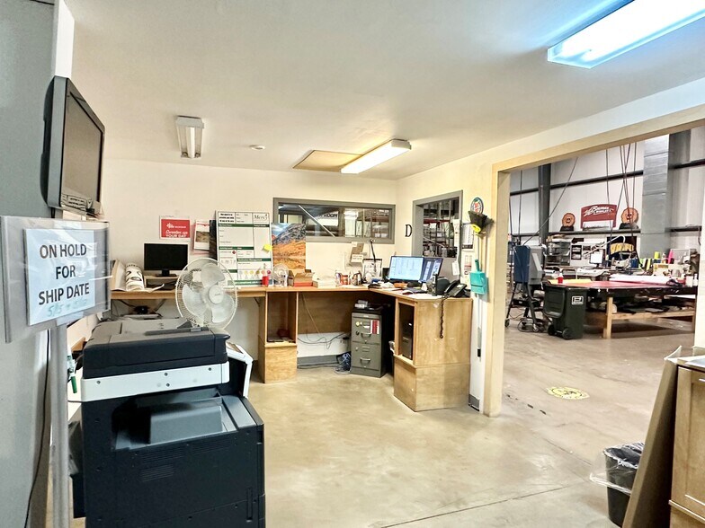 More Photos Of 648 Progress Ave, Munster Warehouse For Lease