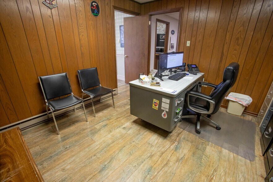 More Photos Of 926 Ben Franklin Hwy E, Douglassville Office For Sale