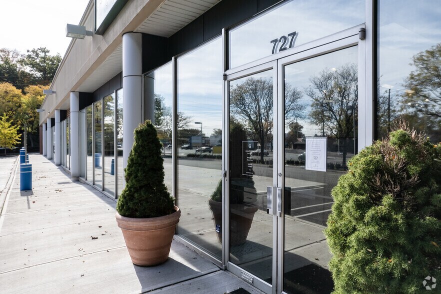 More Photos Of 723 Rt-17, Paramus Freestanding For Sale