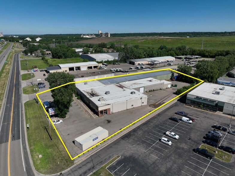 More Photos Of 3200 W Highway 13 W, Burnsville Showroom For Sale