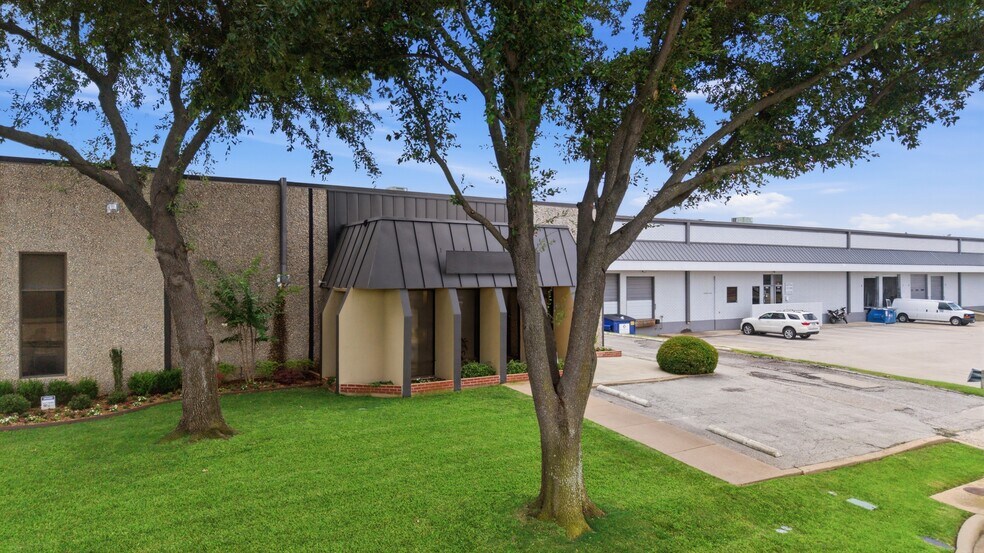 More Photos Of 3130-3140 Towerwood Dr, Farmers Branch Light Manufacturing For Lease