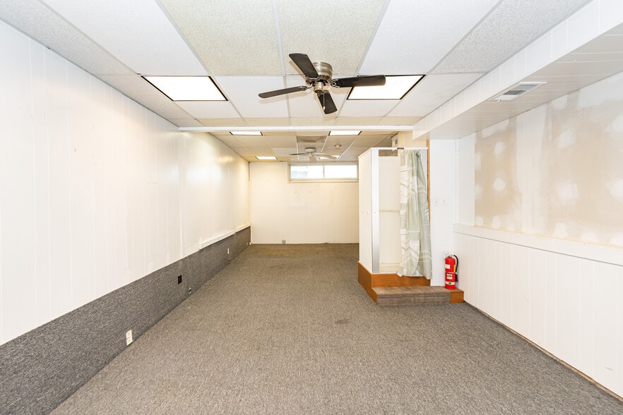 More Photos Of 4616 W Fullerton Ave, Chicago Light Manufacturing For Sale