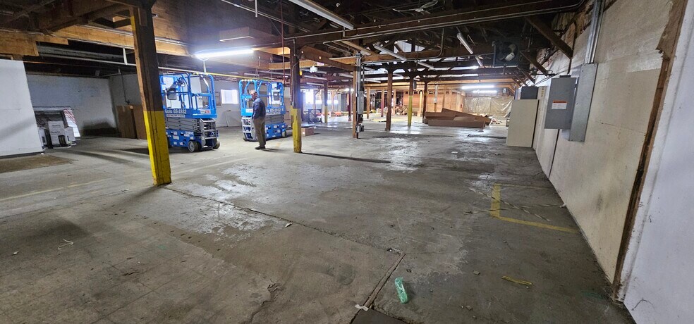 More Photos Of 1 Hampshire Dr, Milford Manufacturing For Lease