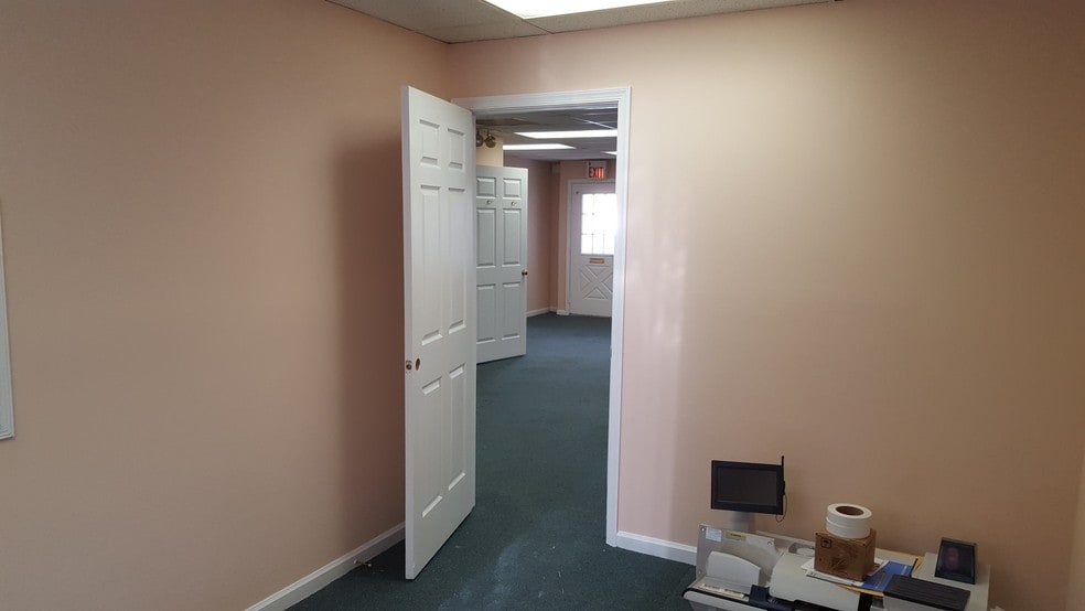 More Photos Of 9520 Marlboro Pike, Upper Marlboro Office For Sale