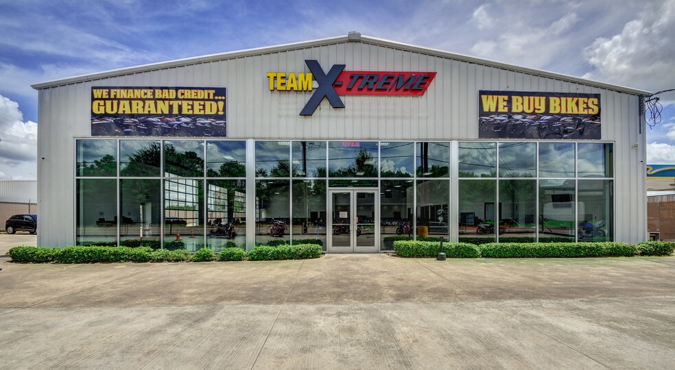 More Photos Of 14902 N Fwy Service Rd, Houston Freestanding For Lease