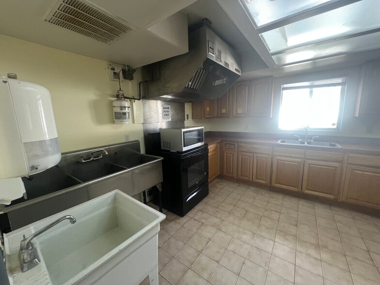 More Photos Of 4527 Carter St, Orlando Daycare Center For Lease