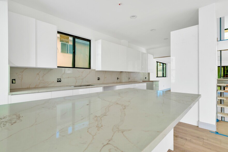 More Photos Of 506 Westminster Ave, Venice Apartments For Sale