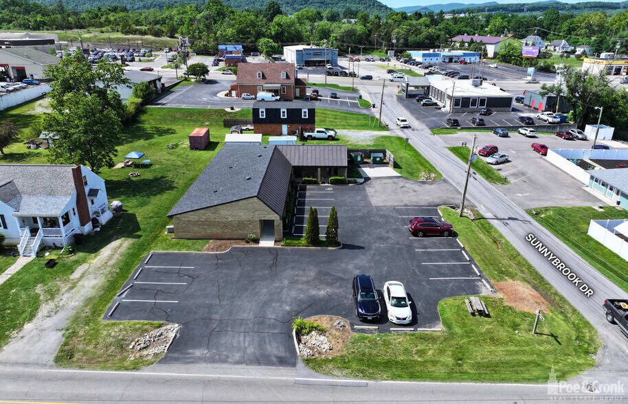 More Photos Of 7400 Sunnybrook Dr, Roanoke Medical For Sale