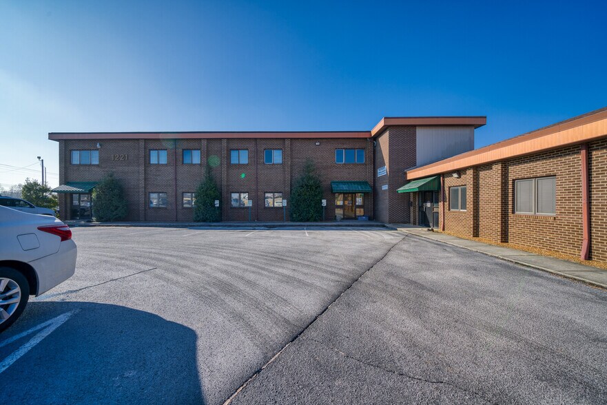 More Photos Of 1221 S Willow Ave, Cookeville Office Residential For Sale