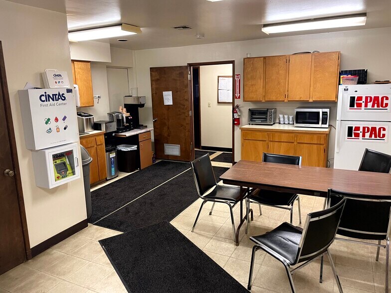 More Photos Of 3207 C St NE, Auburn Warehouse For Sale