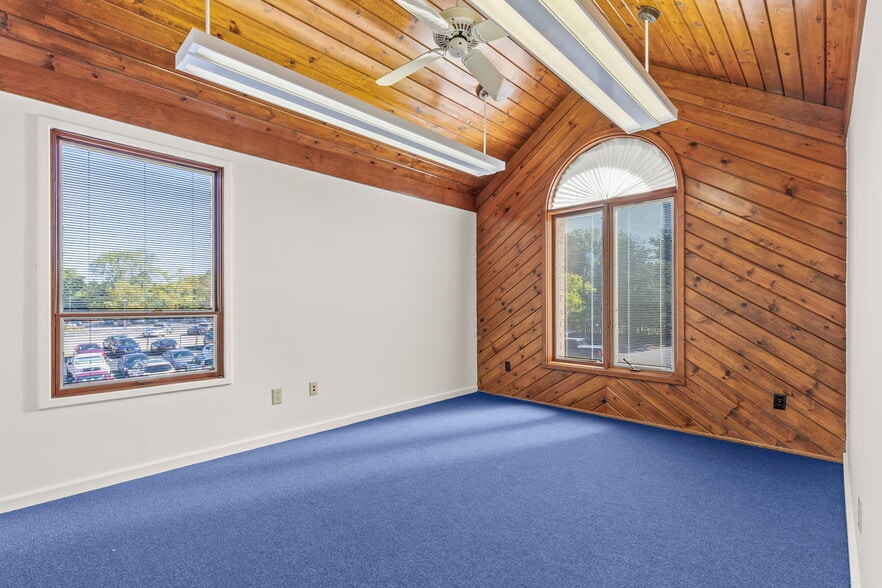 More Photos Of 73 E Wilson Bridge Rd, Worthington Office For Sale