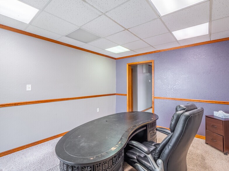 More Photos Of 426 E Wyandotte Ave, Mcalester Office For Sale