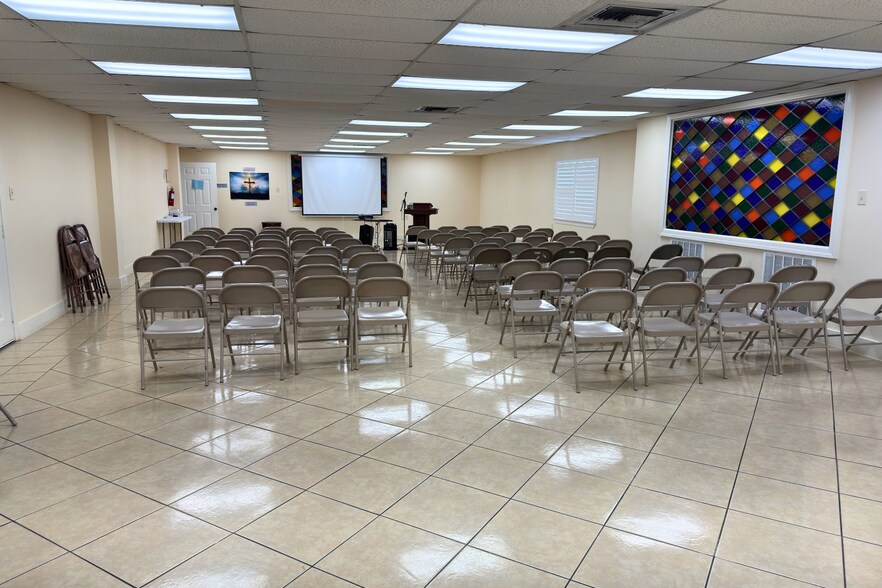 More Photos Of 9101 Airline Dr, Houston Religious Facility For Sale