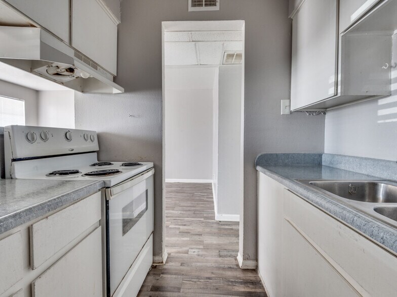 More Photos Of 2718 Sherman St, Grand Prairie Apartments For Sale