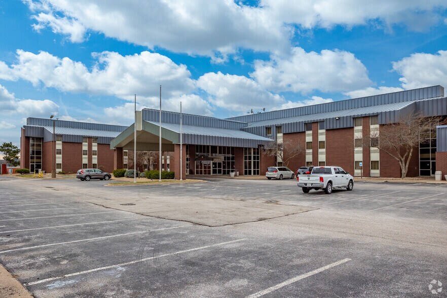 More Photos Of 3020 Utica Ridge Rd, Bettendorf Hospitality For Sale