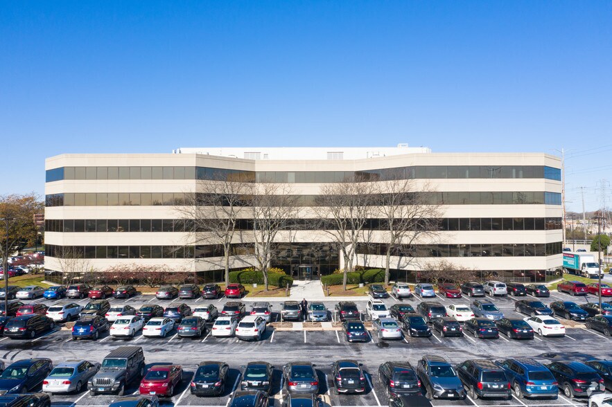 More Photos Of 5 Revere Dr, Northbrook Coworking Space