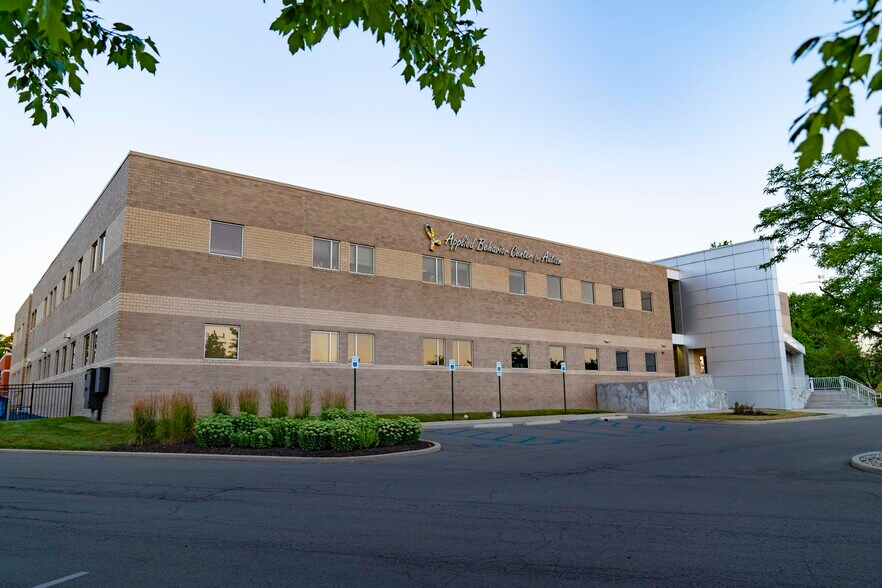 More Photos Of 13431 Old Meridian St, Carmel Medical For Lease