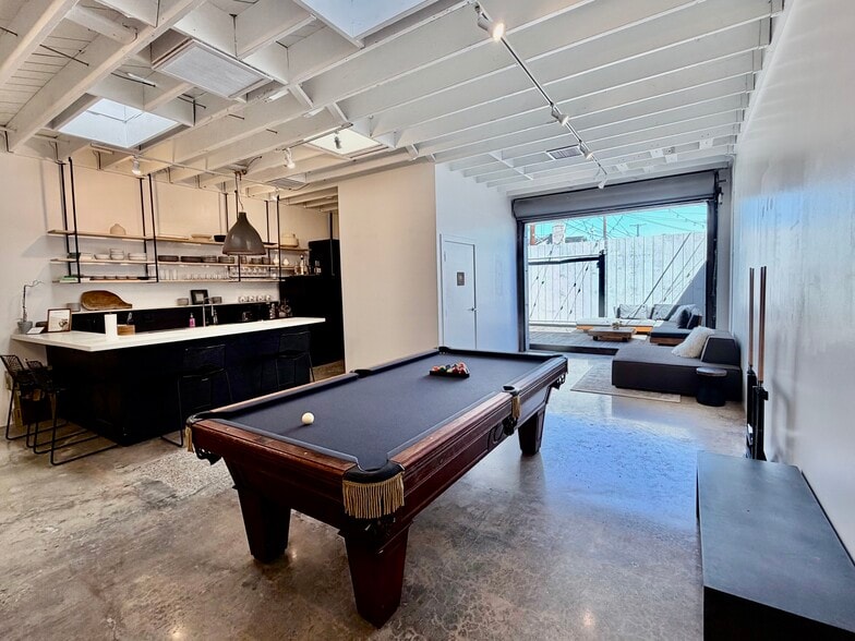 More Photos Of 720 Lincoln Blvd, Venice Office For Lease