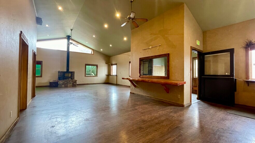 More Photos Of 606 W Byers Ave, Hot Sulphur Springs Flex For Sale