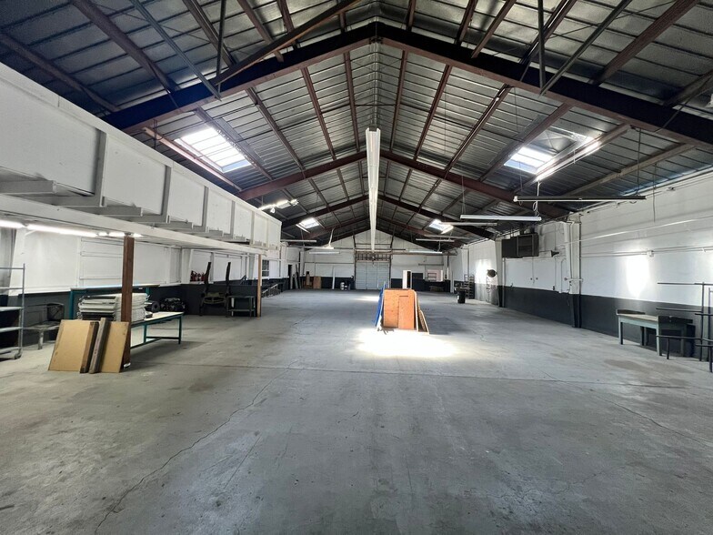 More Photos Of 101-143 Market St, San Rafael Service For Lease