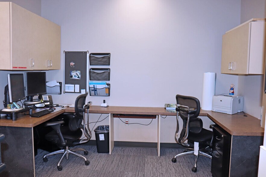 More Photos Of 24076 SE Stark St, Gresham Medical For Lease