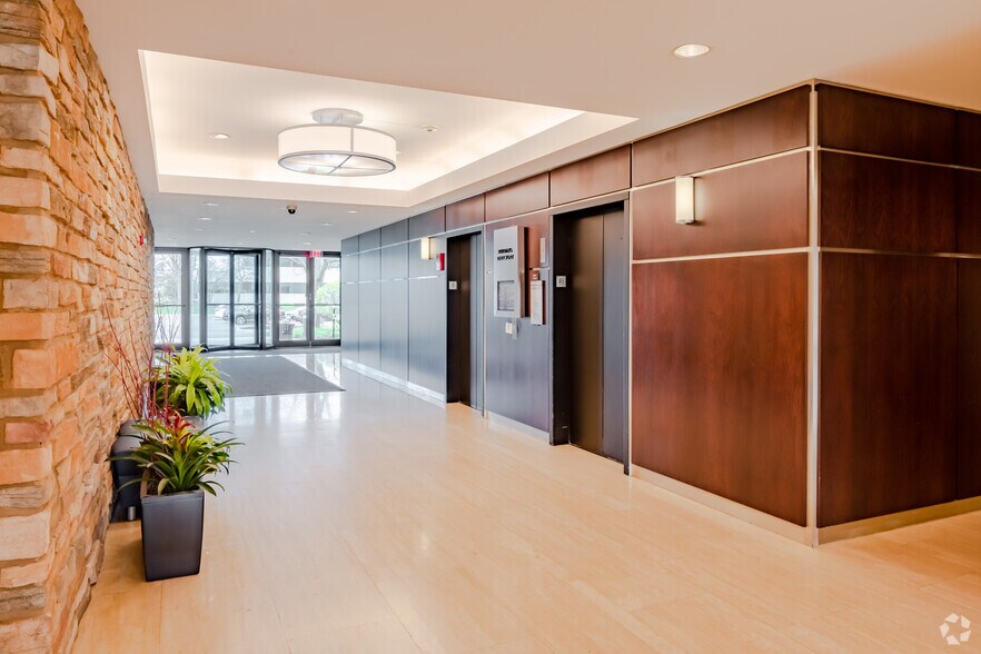 More Photos Of 1771 W Diehl Rd, Naperville Office For Lease