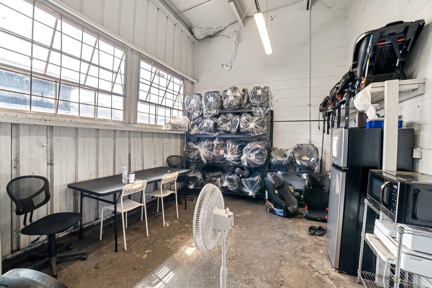 More Photos Of 3156 Oihana St, Lihue Warehouse For Sale