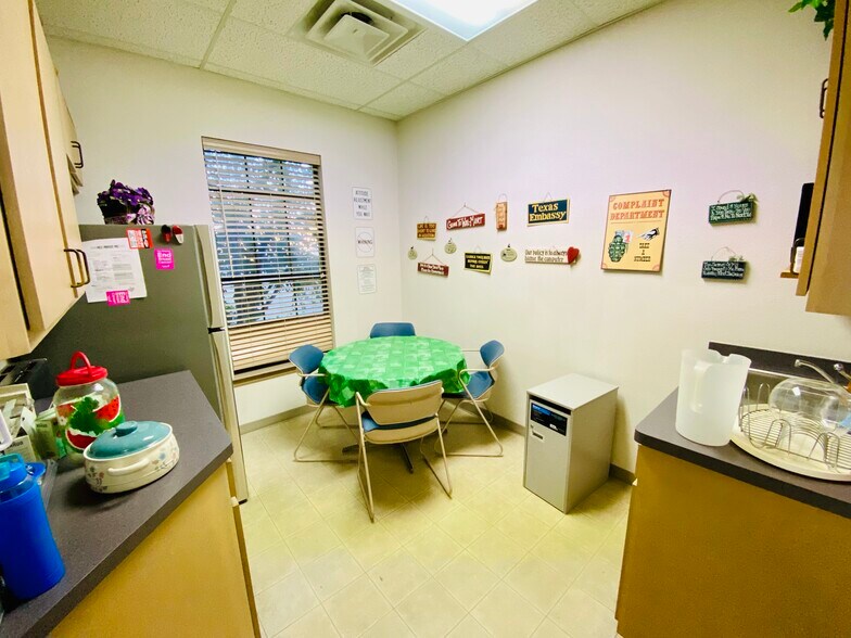 More Photos Of 901 Loop 337, New Braunfels Medical For Lease