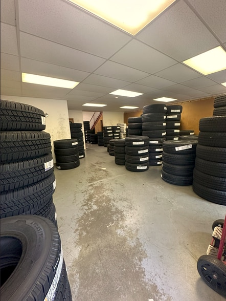 More Photos Of 20 Priscilla Ln, Auburn Service For Lease