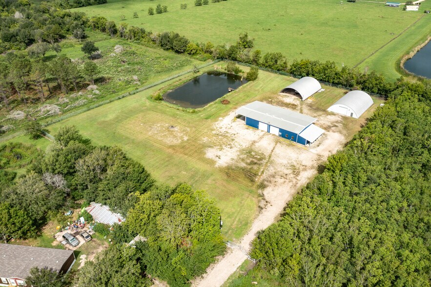 More Photos Of 4512 S Highway 35, Alvin Light Manufacturing For Lease