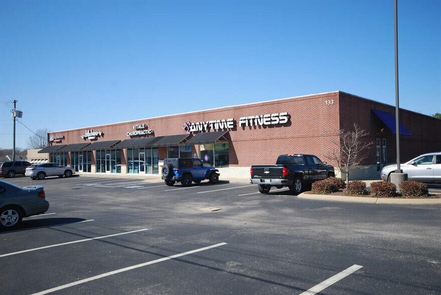 More Photos Of 133 W University Pky, Jackson Freestanding For Lease