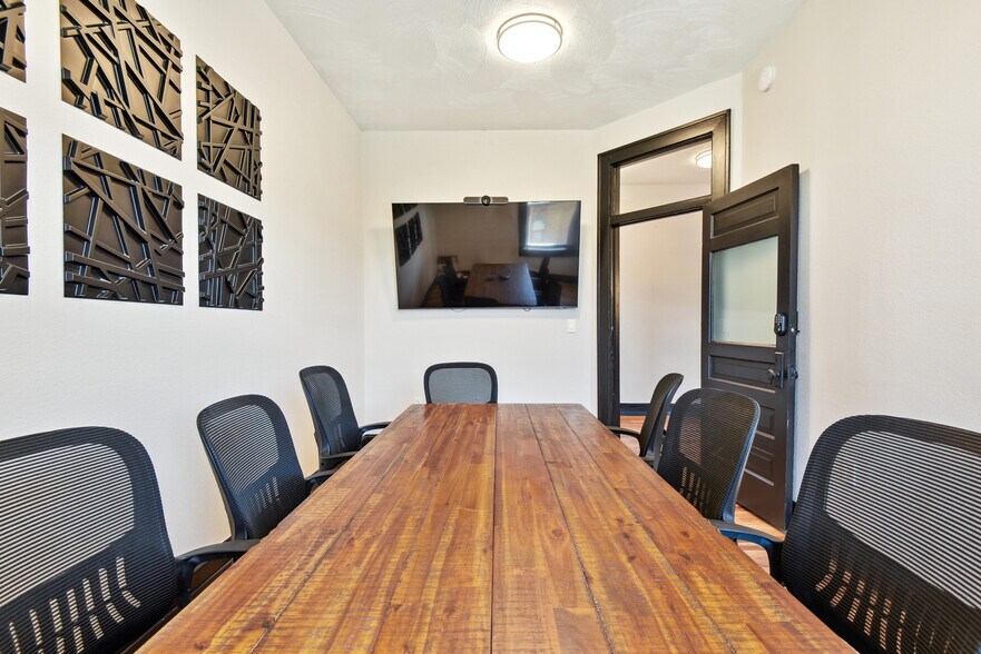 More Photos Of 5 N Park St, Sapulpa Storefront For Lease