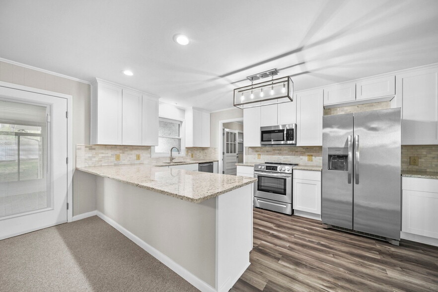 More Photos Of 164 New York Ave, Peachland Flex For Sale