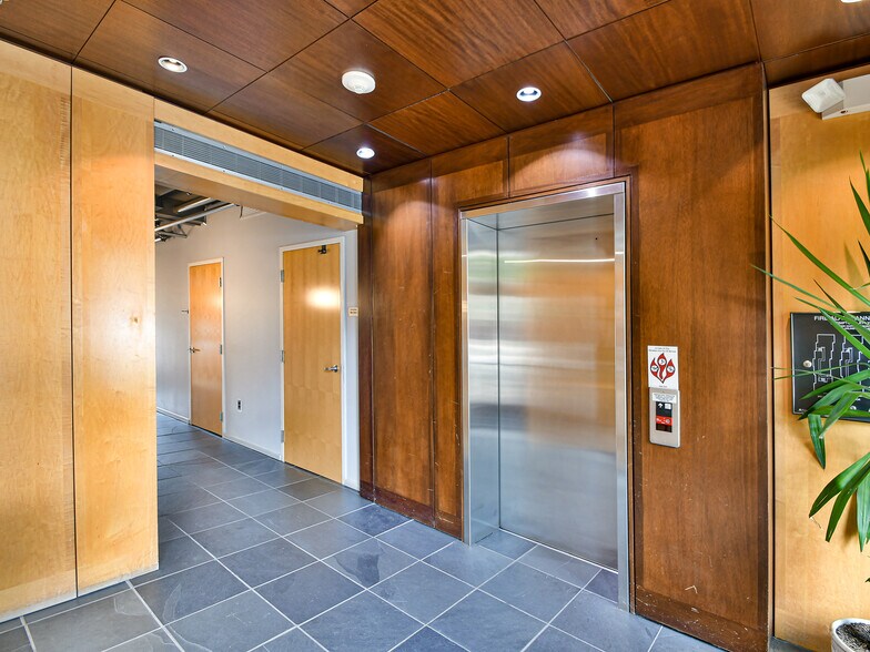 More Photos Of 2300 N Pershing Dr, Arlington Medical For Sale