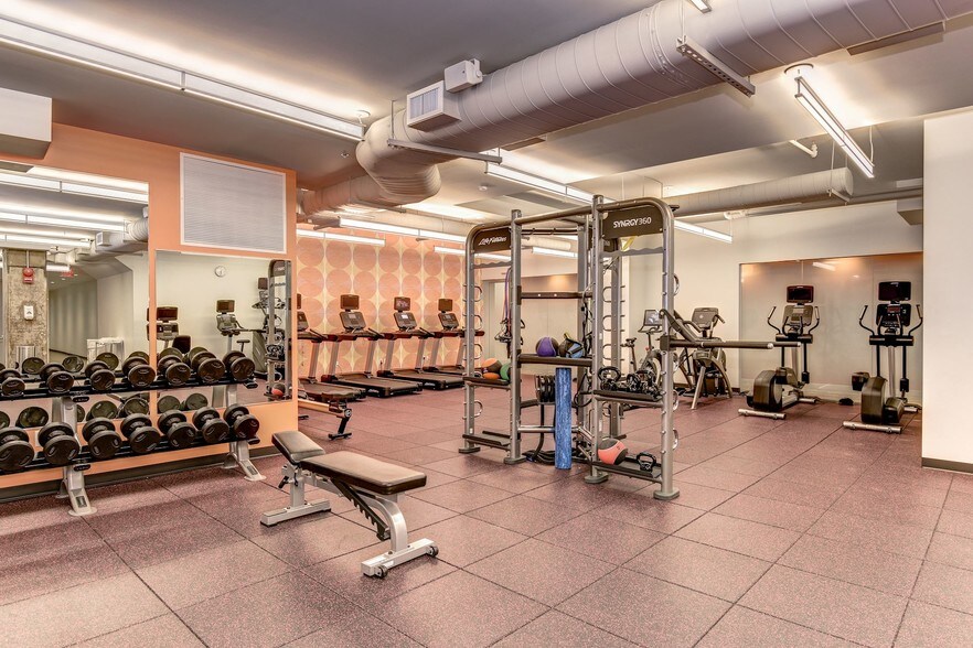 More Photos Of 1050 30th St NW, Washington Office For Lease