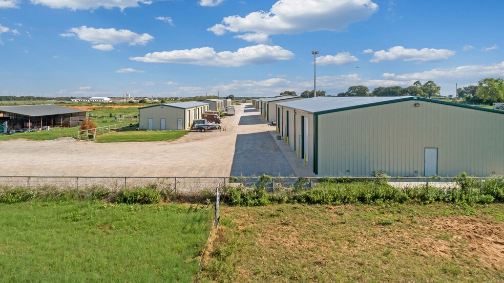 More Photos Of 9053 Ike Byrom Rd, Aubrey Warehouse For Lease