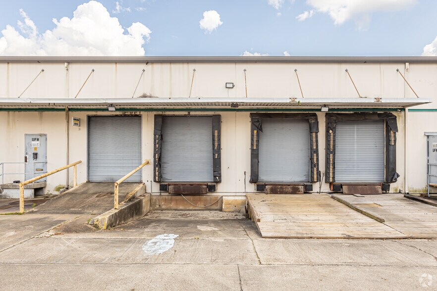 More Photos Of 11800 Industriplex Blvd, Baton Rouge Distribution For Sale