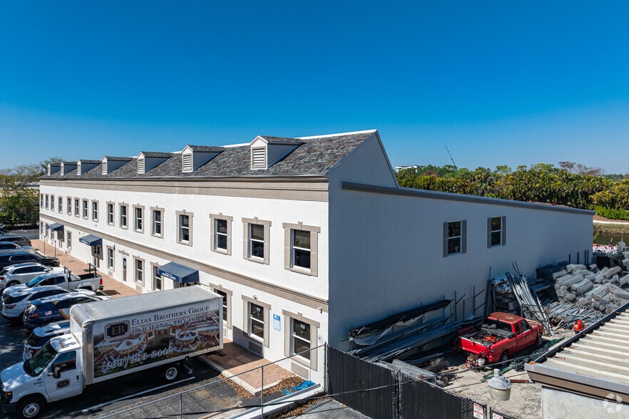 More Photos Of 4627 Arnold Ave, Naples Light Manufacturing For Lease