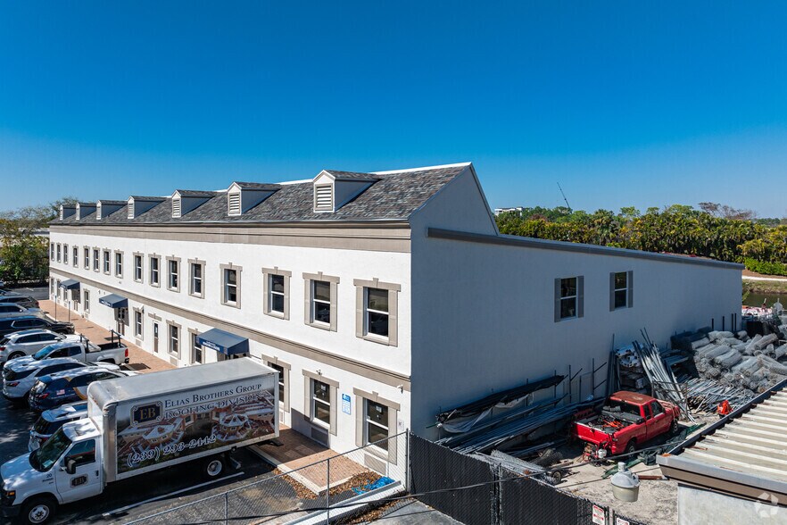 More Photos Of 4627 Arnold Ave, Naples Light Manufacturing For Lease